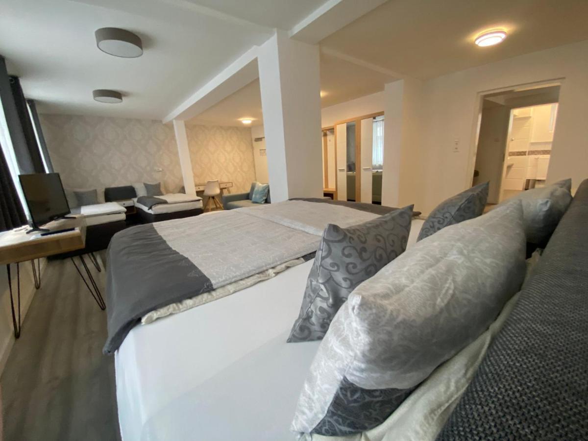 Hotel-Pension Adler Untertuerkheim Stuttgart Ngoại thất bức ảnh